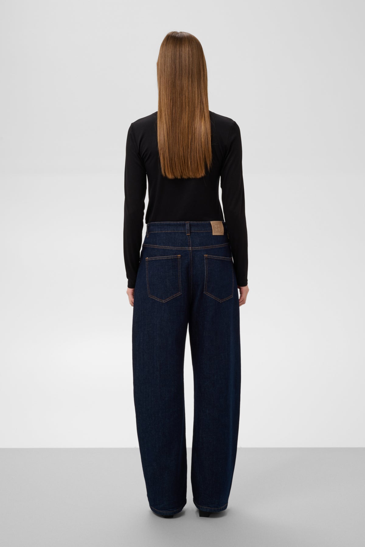 T-shirt Hanadi Round Neck - black