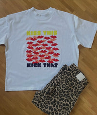 T-shirt Kiss This - wit