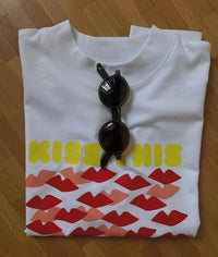 T-shirt Kiss This - wit
