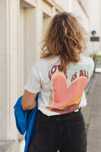 T-shirt Love Is All - wit